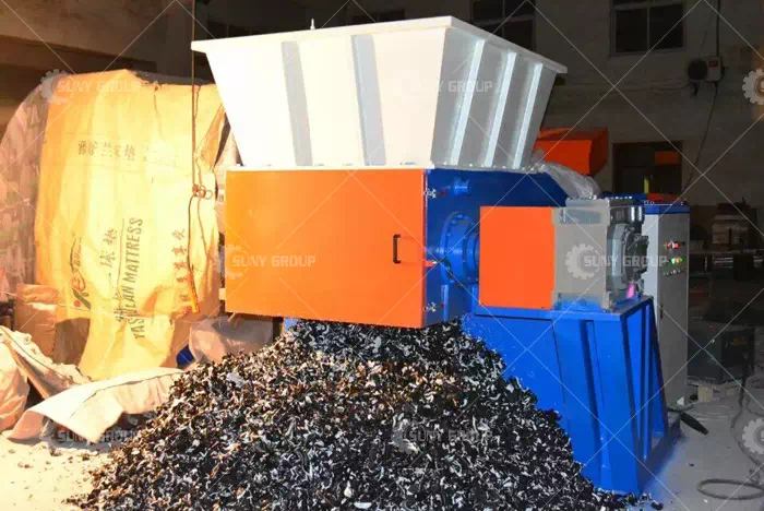 Single shaft plastic shredder machine